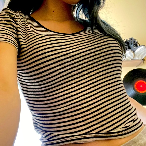 Cute stripped crop top - Picture 1 of 2